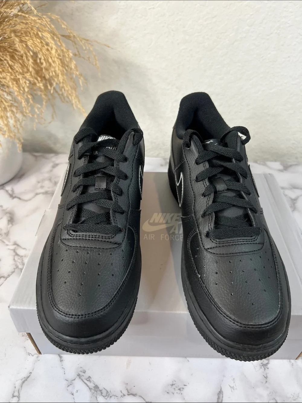 Nike Air Force 1 Sneakers Shoes Size 7 Youth/ 7 Men’s/ 8.5 Women’s